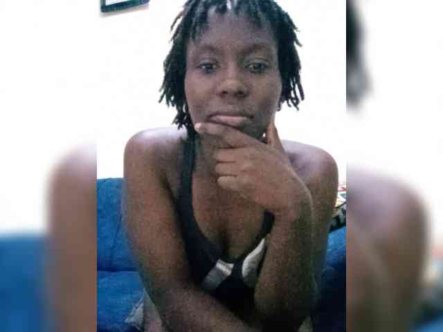 HalimaAnderson webcam