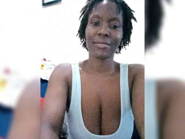 HalimaAnderson webcam