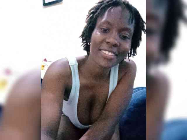 HalimaAnderson webcam