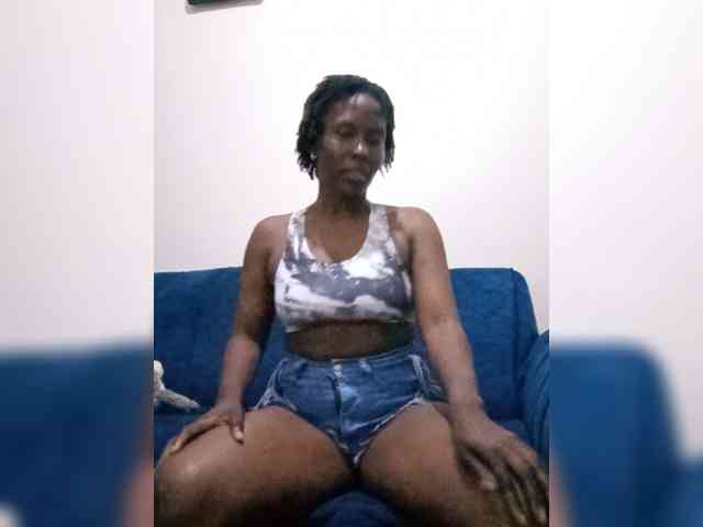 HalimaAnderson webcam