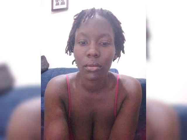 HalimaAnderson webcam