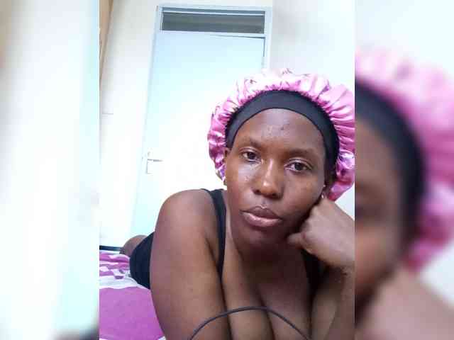HalimaAnderson webcam