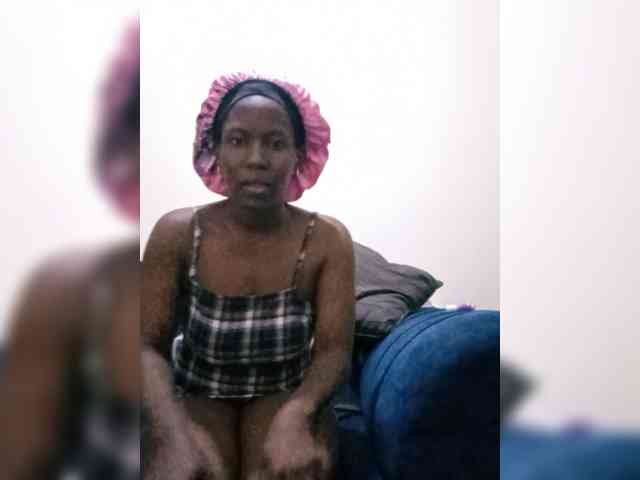 HalimaAnderson webcam
