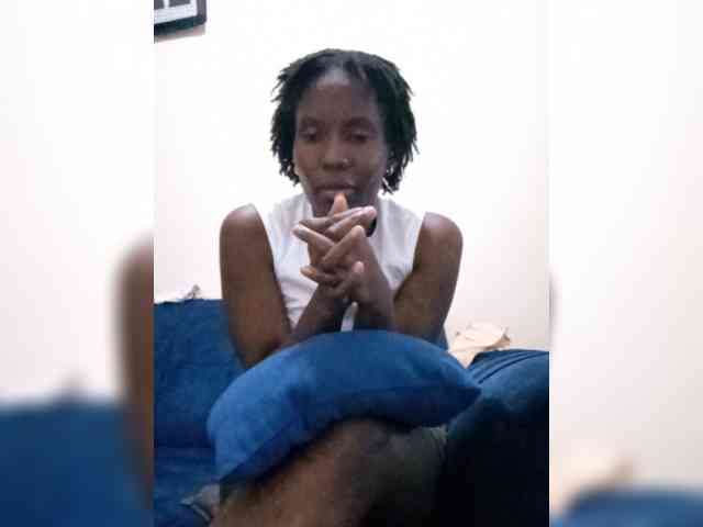 HalimaAnderson webcam