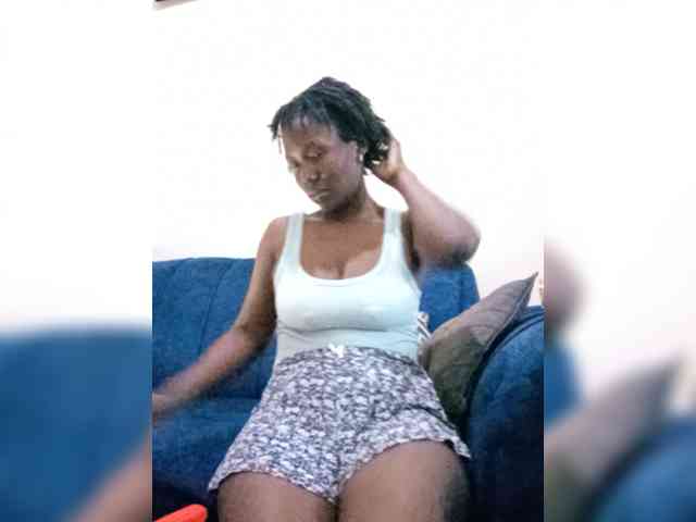 HalimaAnderson webcam