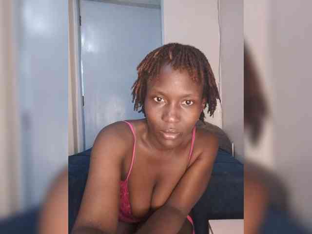 HalimaAnderson webcam