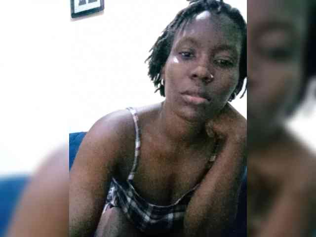 HalimaAnderson webcam