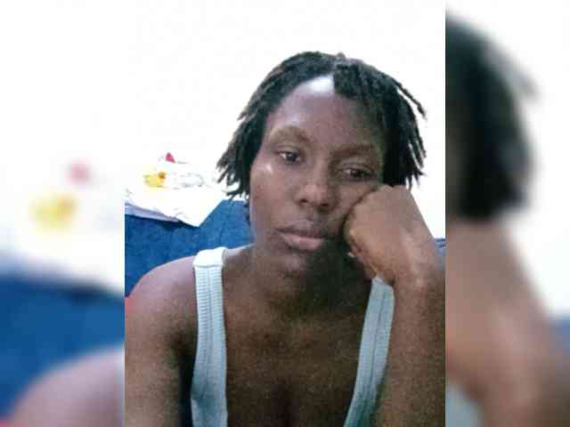 HalimaAnderson webcam