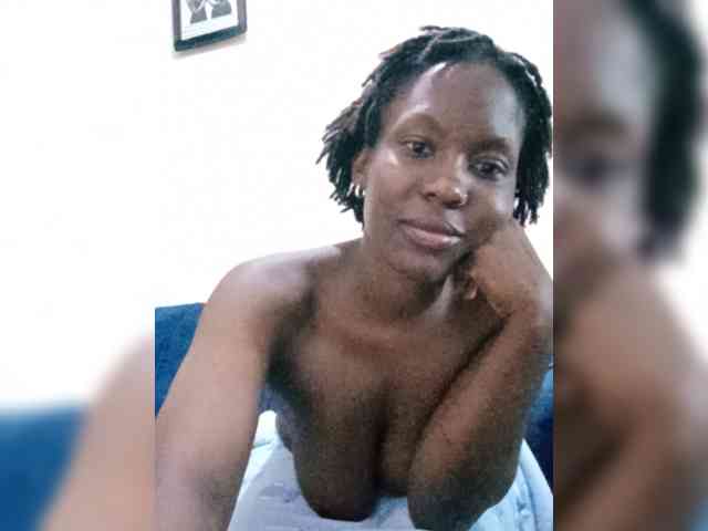 HalimaAnderson webcam