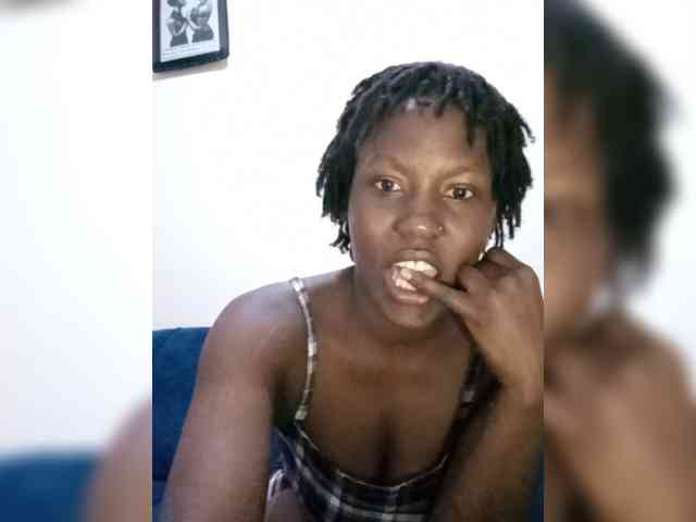 HalimaAnderson webcam
