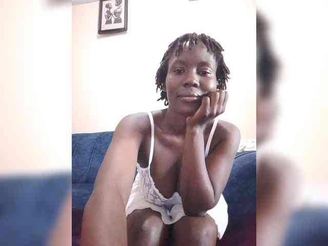 Model: HalimaAnderson