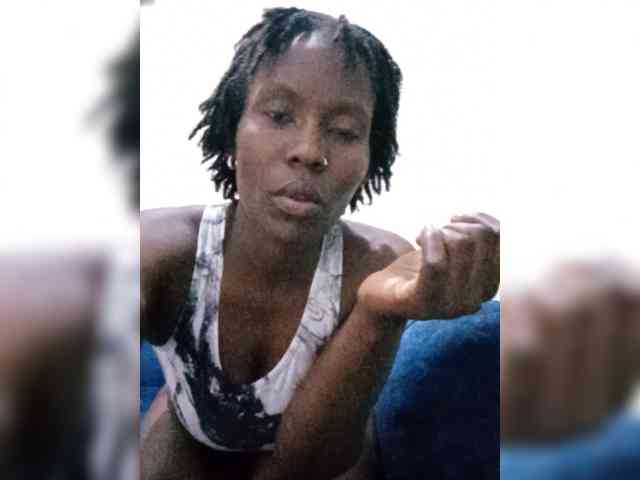 HalimaAnderson webcam