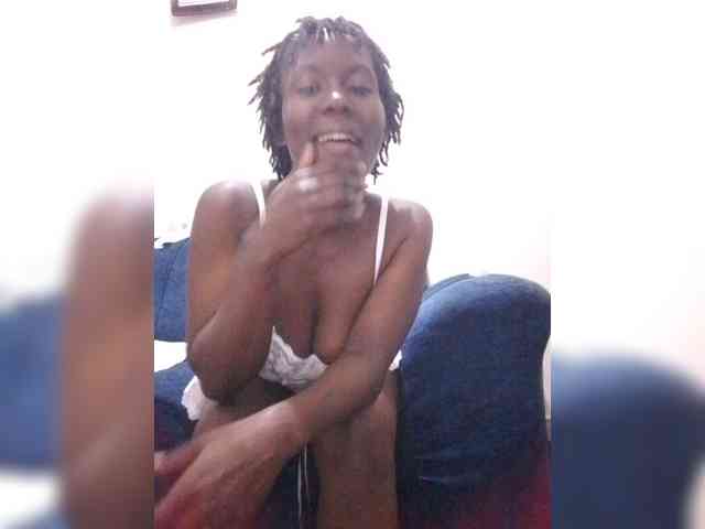 HalimaAnderson webcam