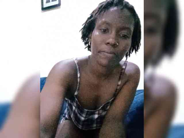 HalimaAnderson webcam
