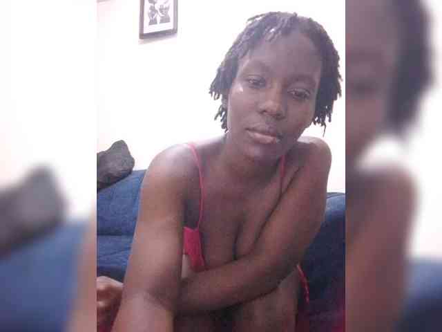 HalimaAnderson webcam
