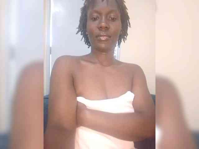 HalimaAnderson webcam