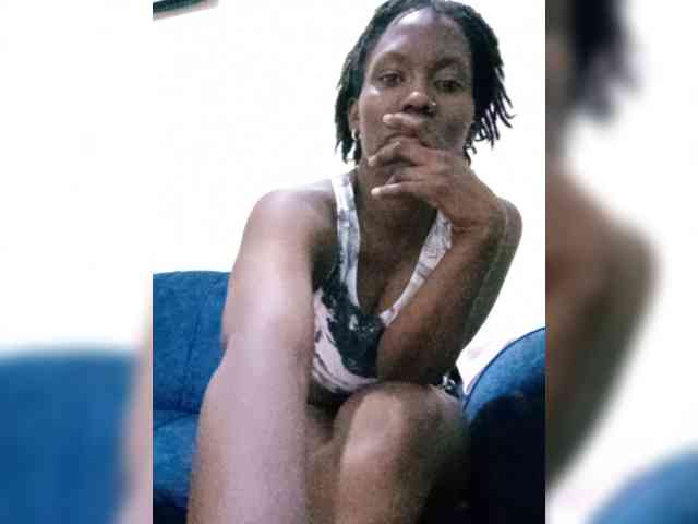 HalimaAnderson webcam