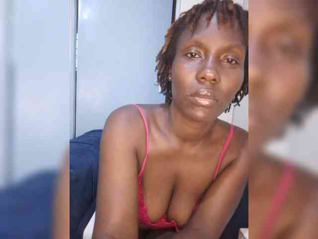 HalimaAnderson webcam