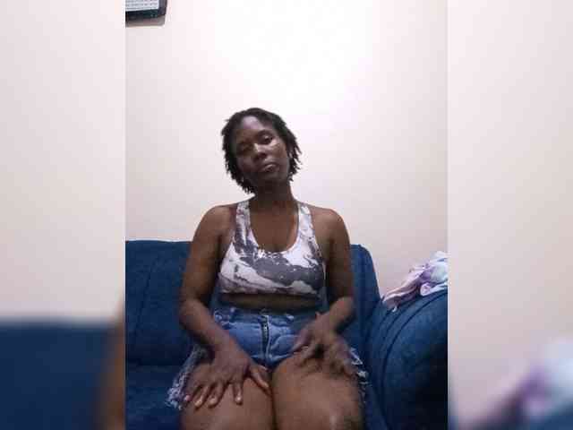 HalimaAnderson webcam