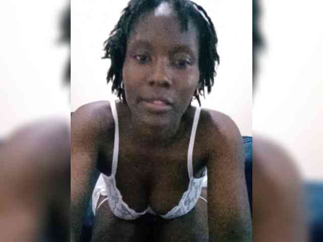 HalimaAnderson webcam