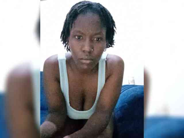 HalimaAnderson webcam