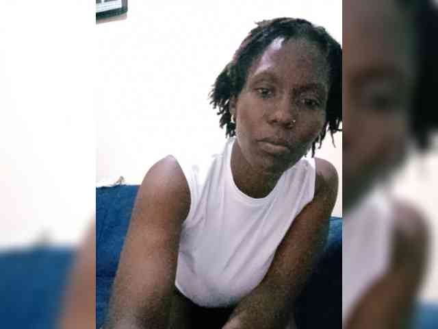 HalimaAnderson webcam