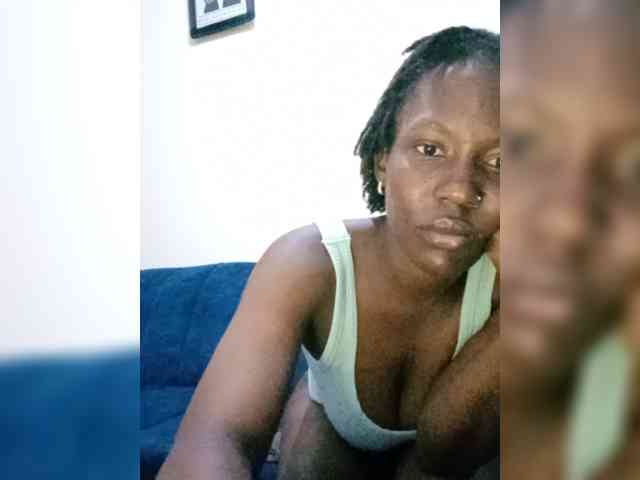HalimaAnderson webcam