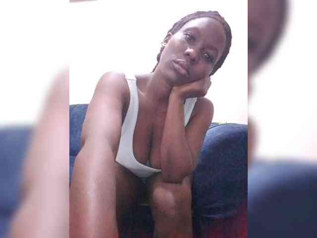 HalimaAnderson webcam