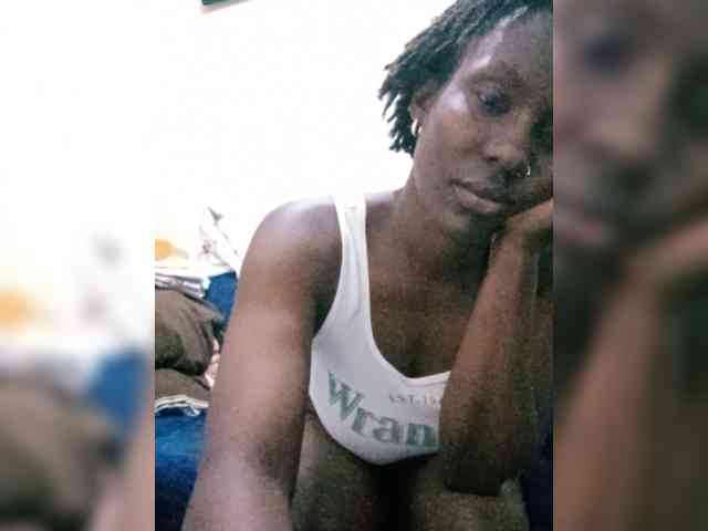 HalimaAnderson webcam