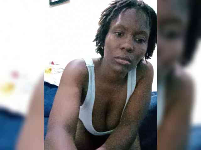 HalimaAnderson webcam