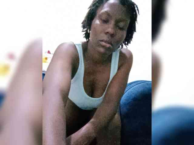 HalimaAnderson webcam