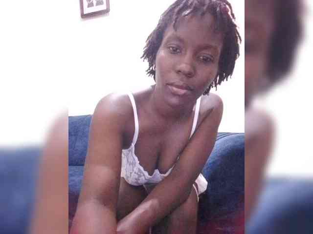 HalimaAnderson webcam