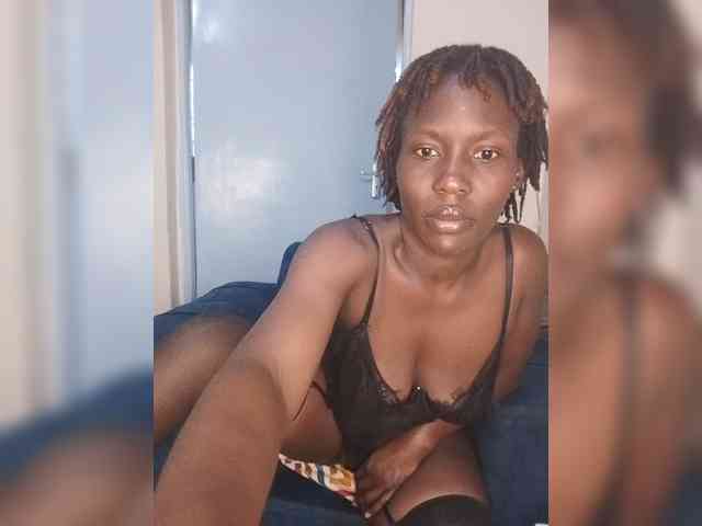 HalimaAnderson webcam