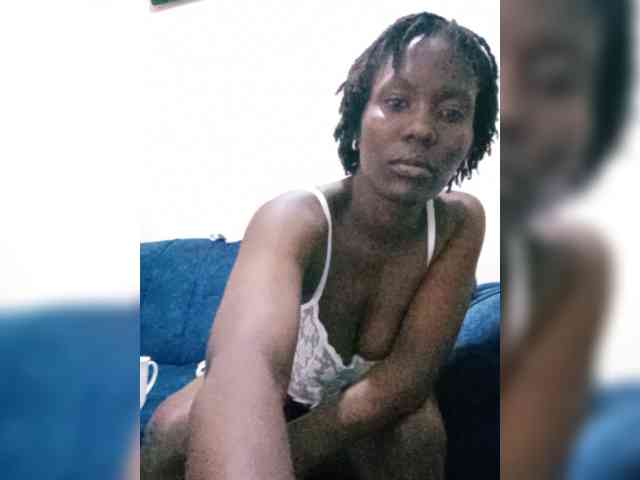 HalimaAnderson webcam