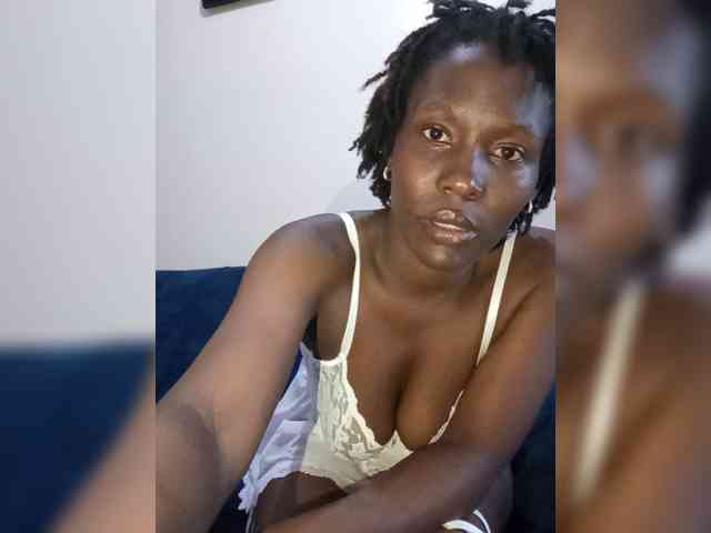 HalimaAnderson webcam