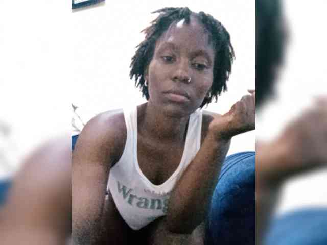 HalimaAnderson webcam