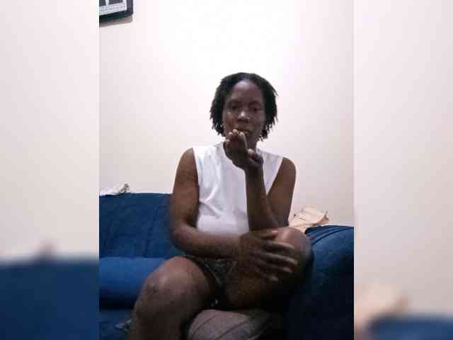 HalimaAnderson webcam