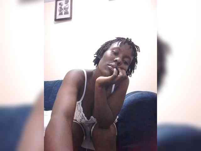 HalimaAnderson webcam