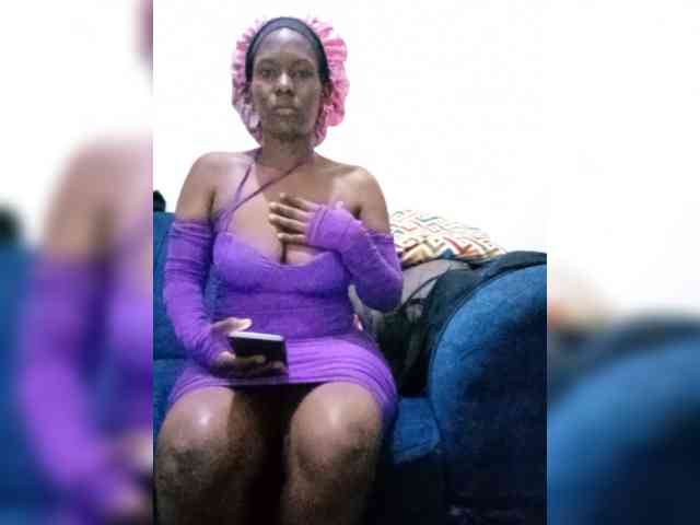 HalimaAnderson webcam