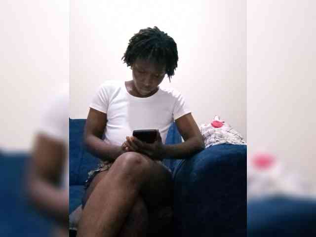 HalimaAnderson webcam