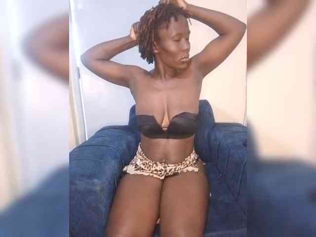 HalimaAnderson webcam
