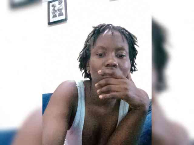 HalimaAnderson webcam