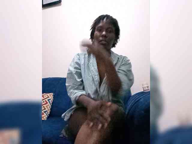 HalimaAnderson webcam