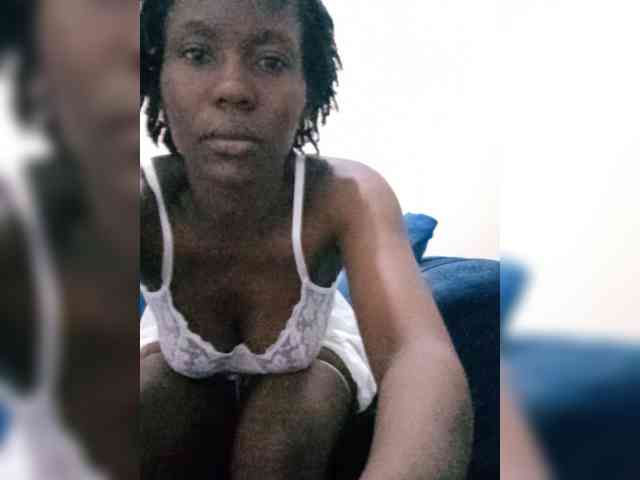 HalimaAnderson webcam