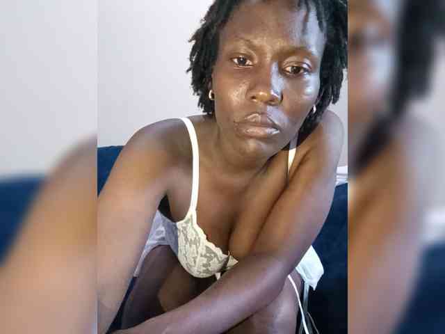 HalimaAnderson webcam