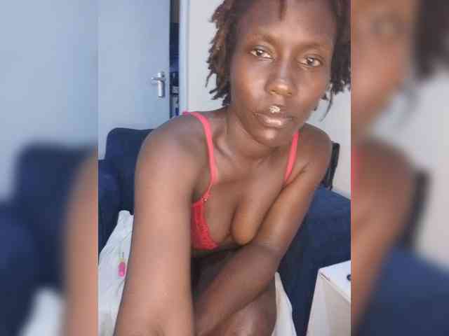 HalimaAnderson webcam