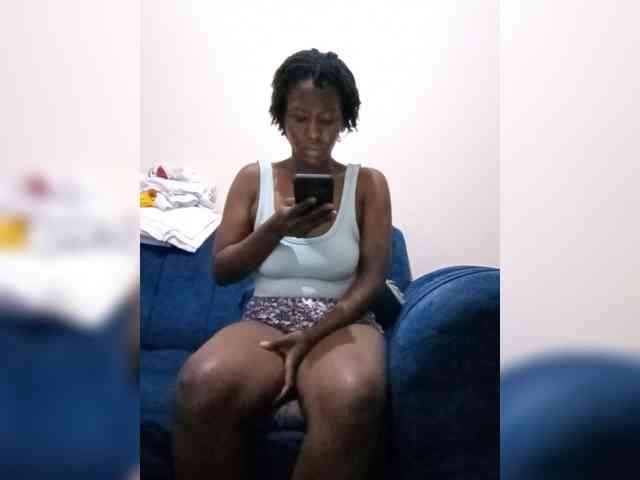 HalimaAnderson webcam