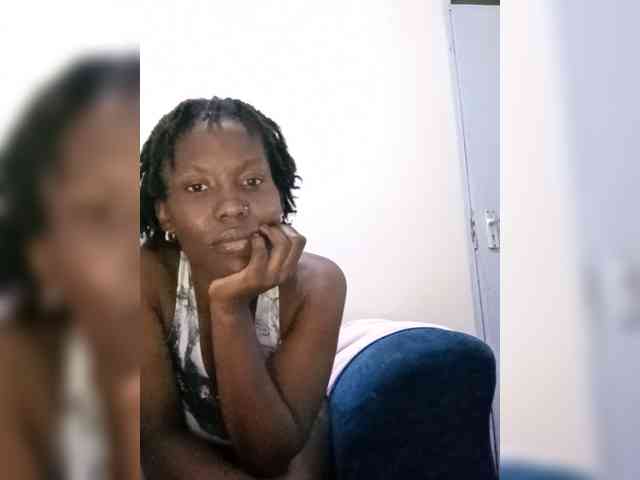HalimaAnderson webcam