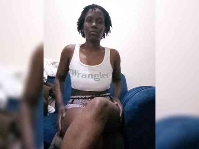HalimaAnderson webcam