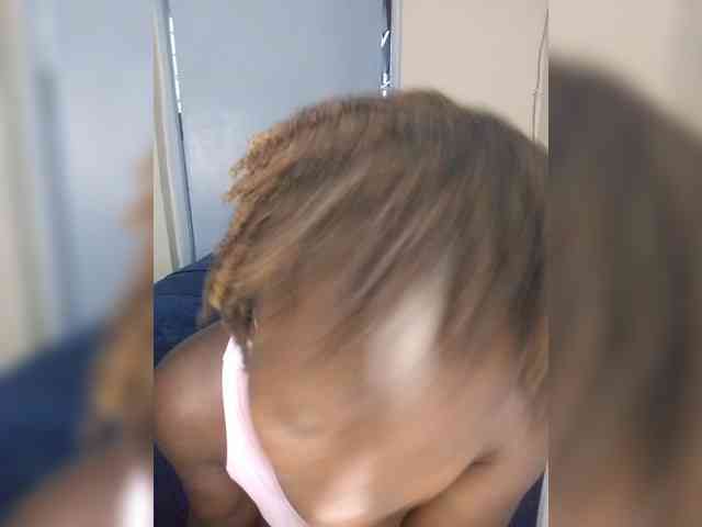 HalimaAnderson webcam
